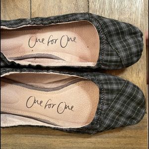 Nice preowned Toms ballet shoe